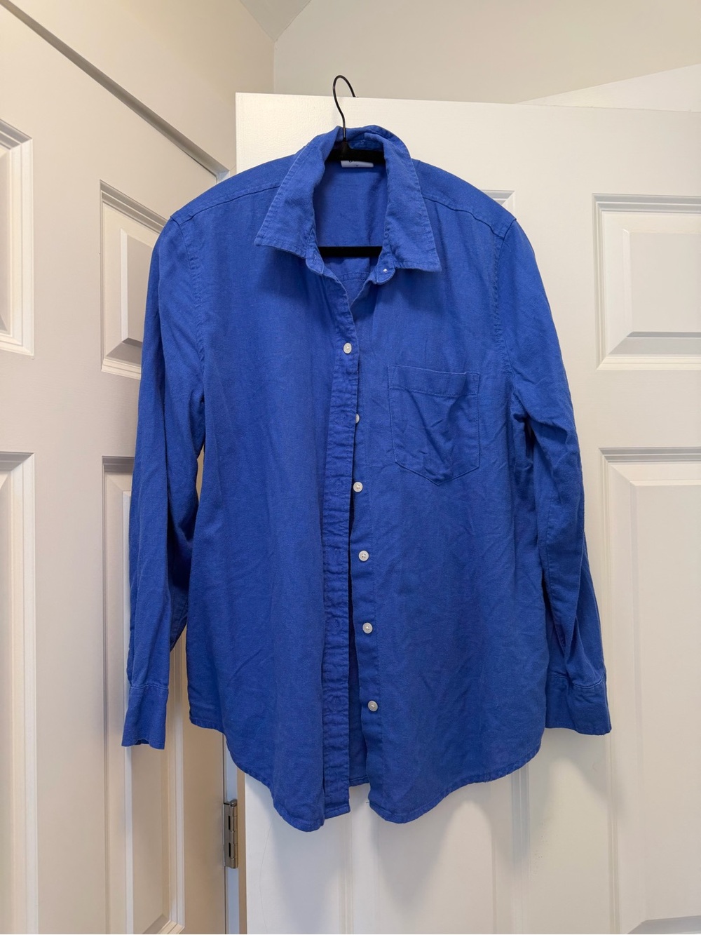 GAP Linen Button-Down Shirt in Bright Blue